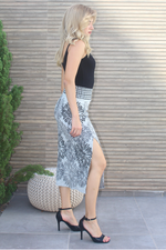 Load image into Gallery viewer, Grey Floral Print Pencil Skirt (S,M)