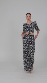 Load and play video in Gallery viewer, Navy Blue Floral Print Wide-Leg Pants
