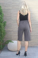 Load image into Gallery viewer, Croped Tailored Trousers With Front Pleats
