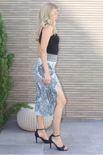 Load image into Gallery viewer, Grey Floral Print Pencil Skirt
