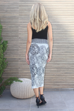 Load image into Gallery viewer, Grey Floral Print Pencil Skirt
