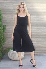 Load image into Gallery viewer, Black Ribbed Capri Pants
