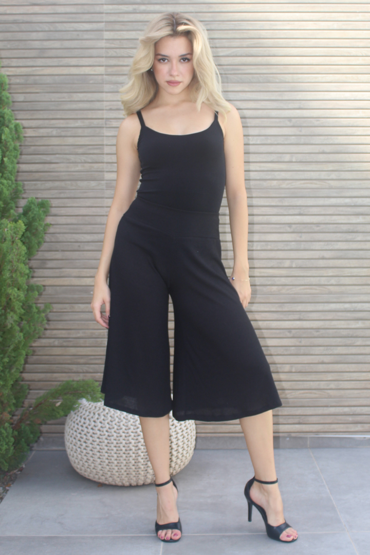 Black Ribbed Capri Pants