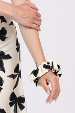 Load image into Gallery viewer, Bows Print Scrunchie