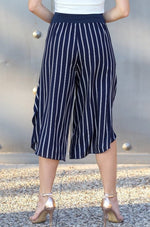 Load image into Gallery viewer, Striped Capri Pants