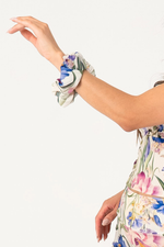 Load image into Gallery viewer, Iris Floral Print Scrunchie