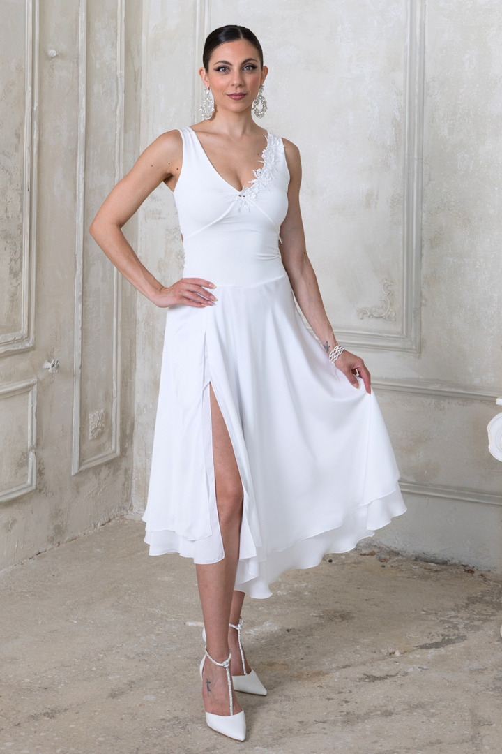 Keyhole Back Two-Tiered White Dress With Lace Applique | Wedding Tango Looks conDiva Keyhole Back Two-Tiered White Dress With Lace Applique | Wedding Tango Looks conDiva