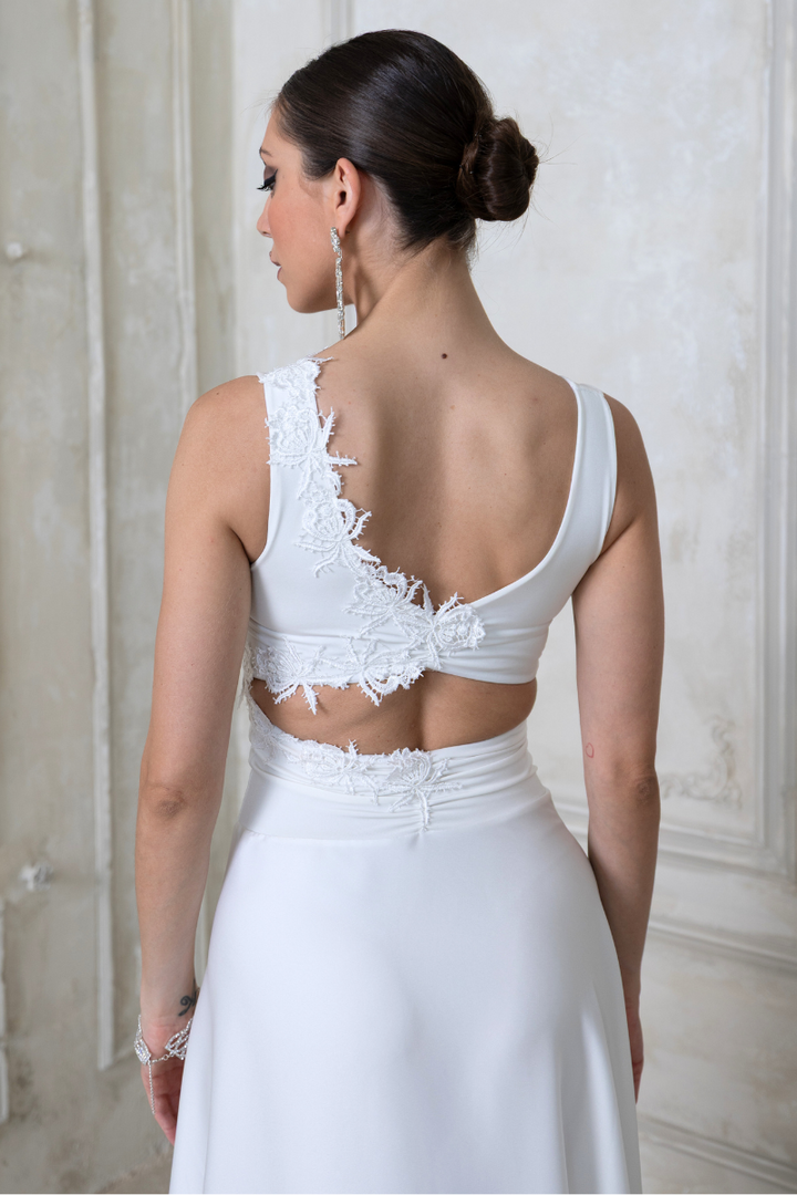 Keyhole Back Two-Tiered White Dress With Lace Applique | Wedding Tango Looks conDiva Keyhole Back Two-Tiered White Dress With Lace Applique | Wedding Tango Looks conDiva