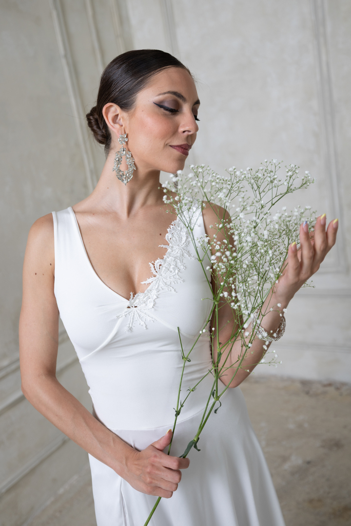 Keyhole Back Two-Tiered White Dress With Lace Applique | Wedding Tango Looks conDiva Keyhole Back Two-Tiered White Dress With Lace Applique | Wedding Tango Looks conDiva
