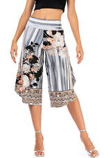 Load image into Gallery viewer, Floral Printed Tango Capri Pants