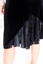 Load image into Gallery viewer, conDiva Black Velvet Milonga Skirt with Ruffles
